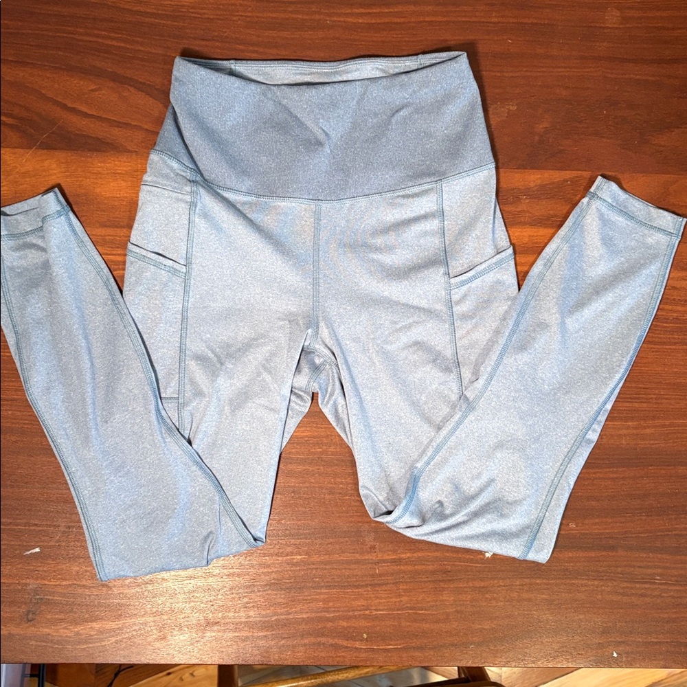 Patagonia leggings blue 2 side pockets 1 zip side pocket women’s M EUC